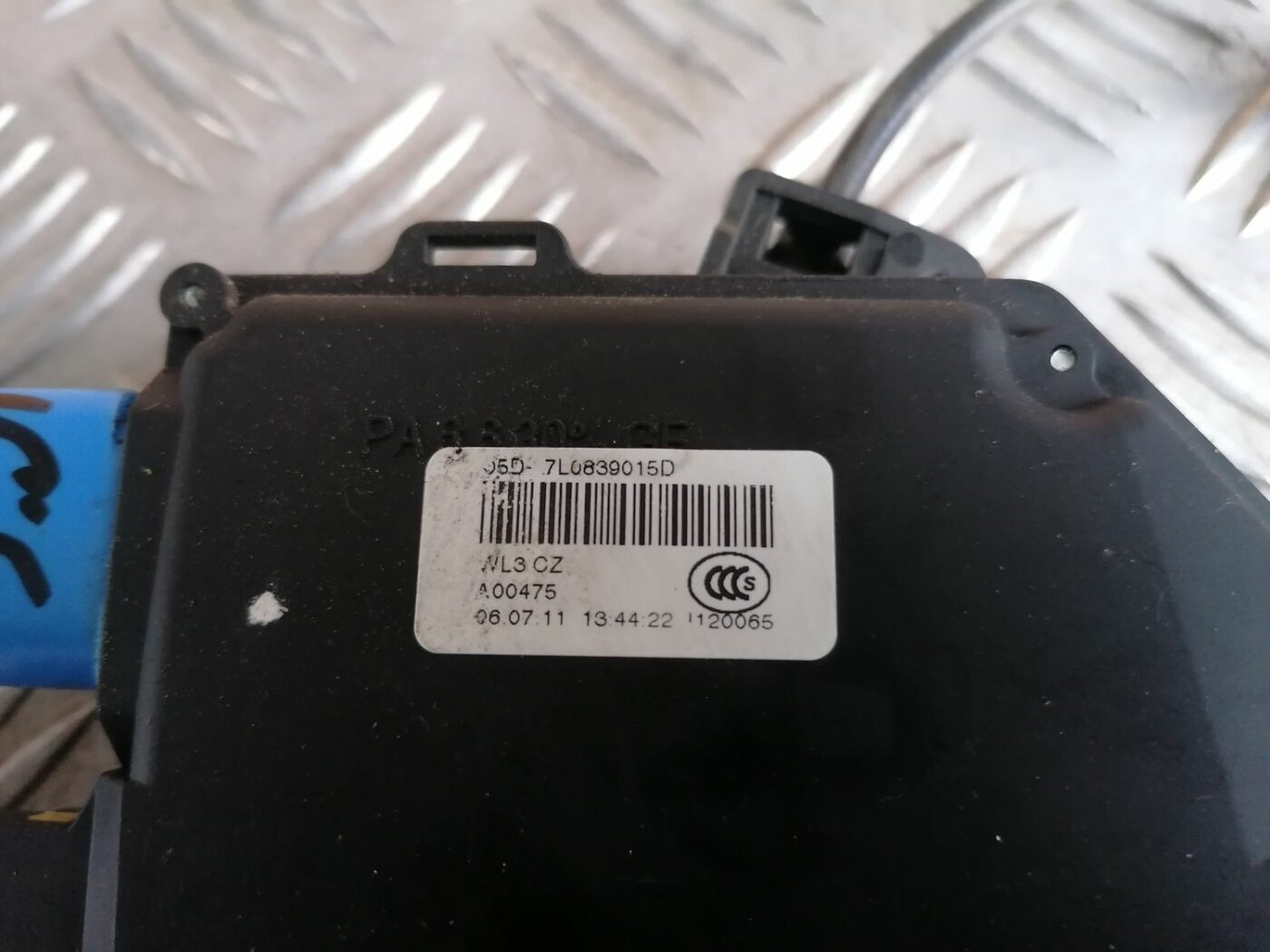 Aizmugurējo kreiso durvju slēdzene priekš SKODA OCTAVIA 2012 6 Aizmugurējo kreiso durvju slēdzene priekš SKODA OCTAVIA 2012