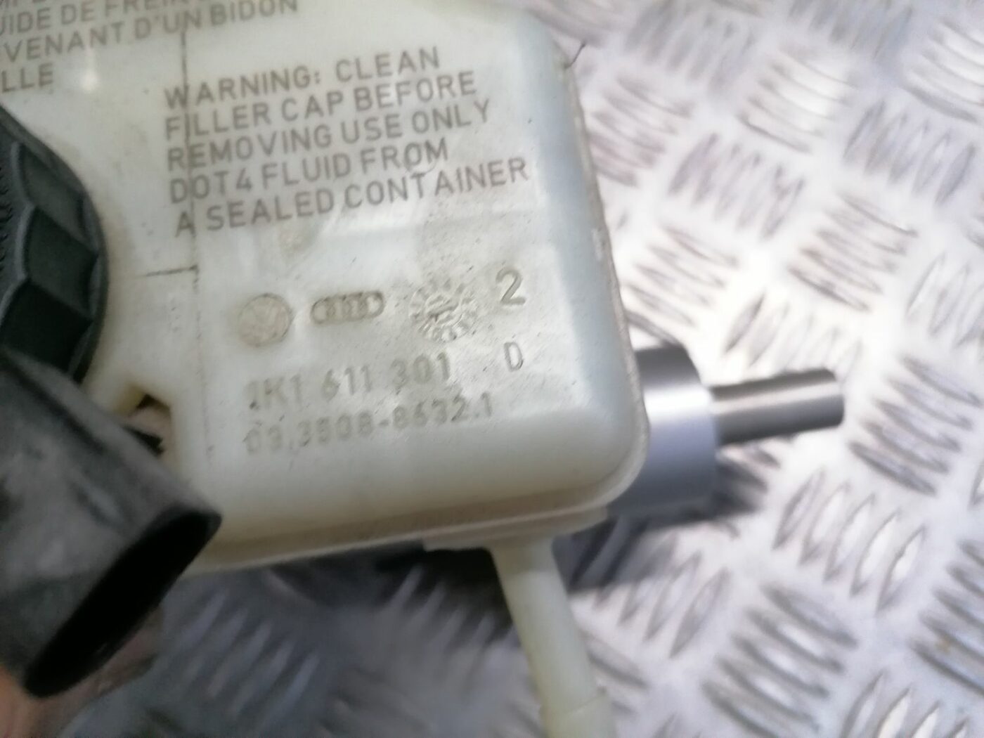 Bremžu pastiprinātāja galvenais cilindrs priekš SKODA OCTAVIA 2012 3 Bremžu pastiprinātāja galvenais cilindrs priekš SKODA OCTAVIA 2012