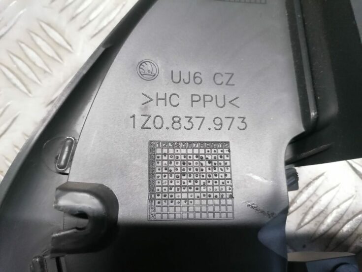 Durvju spoguļa apdares uzlika salonā (bez skaļruņa) priekš SKODA OCTAVIA 2012