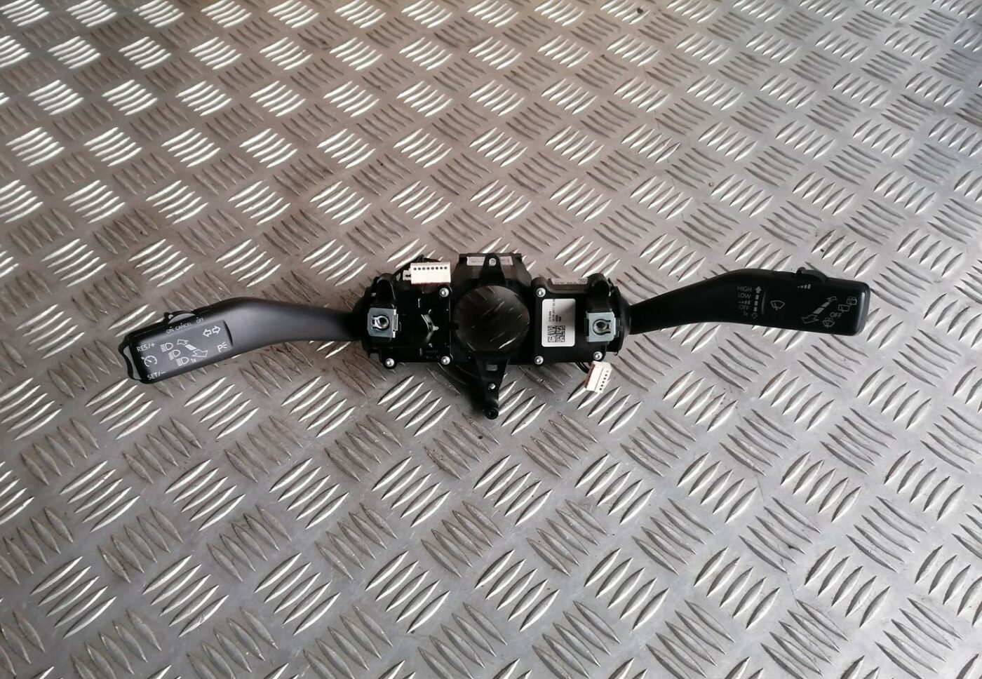 Stūres statnes slēdzis priekš SKODA OCTAVIA 2012 1 Stūres statnes slēdzis priekš SKODA OCTAVIA 2012