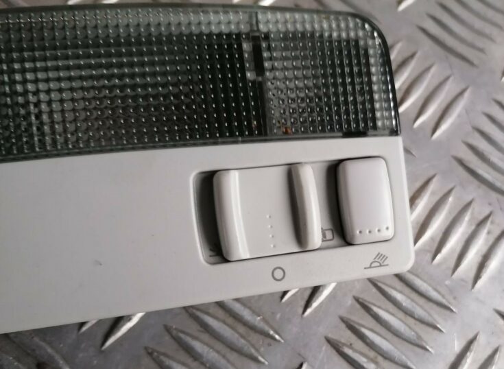 Priekšējo sēdvietu apgaismojums priekš SKODA OCTAVIA 2012