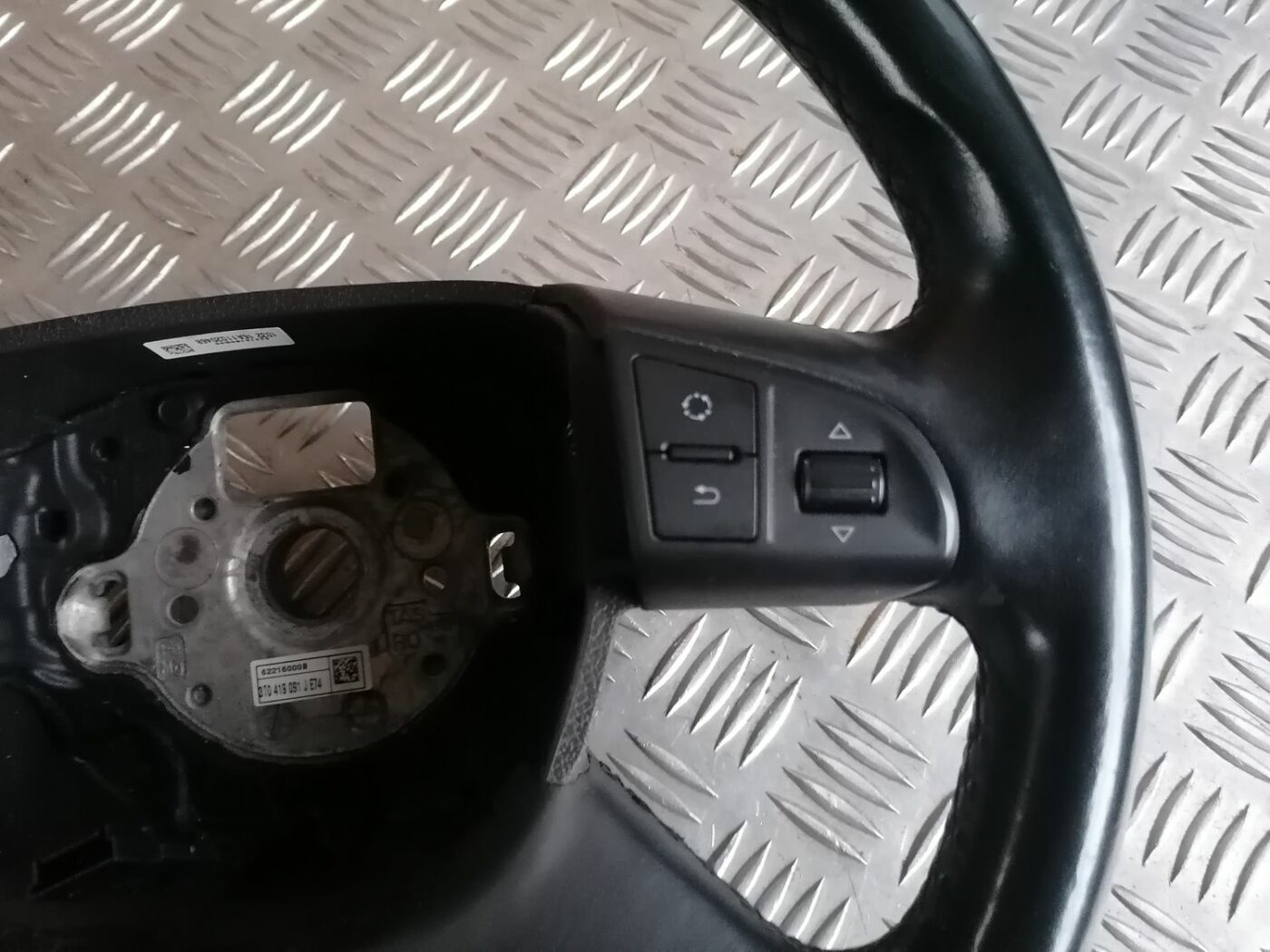 Stūre priekš SKODA OCTAVIA 2012 8 Stūre priekš SKODA OCTAVIA 2012