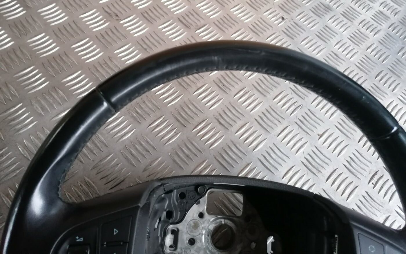 Stūre priekš SKODA OCTAVIA 2012 7 Stūre priekš SKODA OCTAVIA 2012