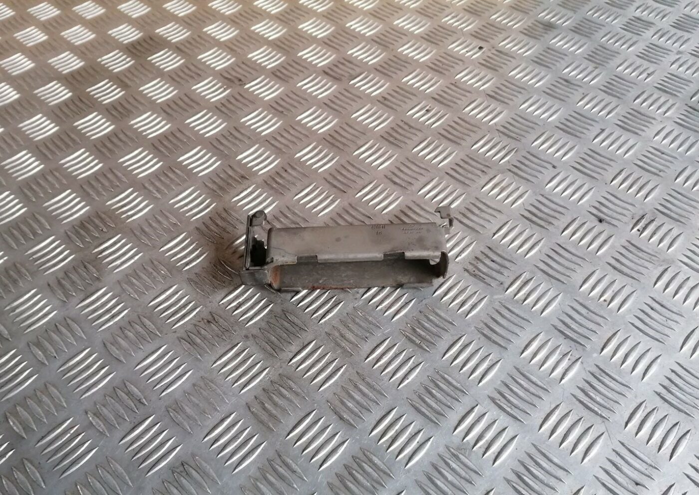 Dzinēja vadības bloka stiprinājums priekš SKODA OCTAVIA 2012 1 Dzinēja vadības bloka stiprinājums priekš SKODA OCTAVIA 2012