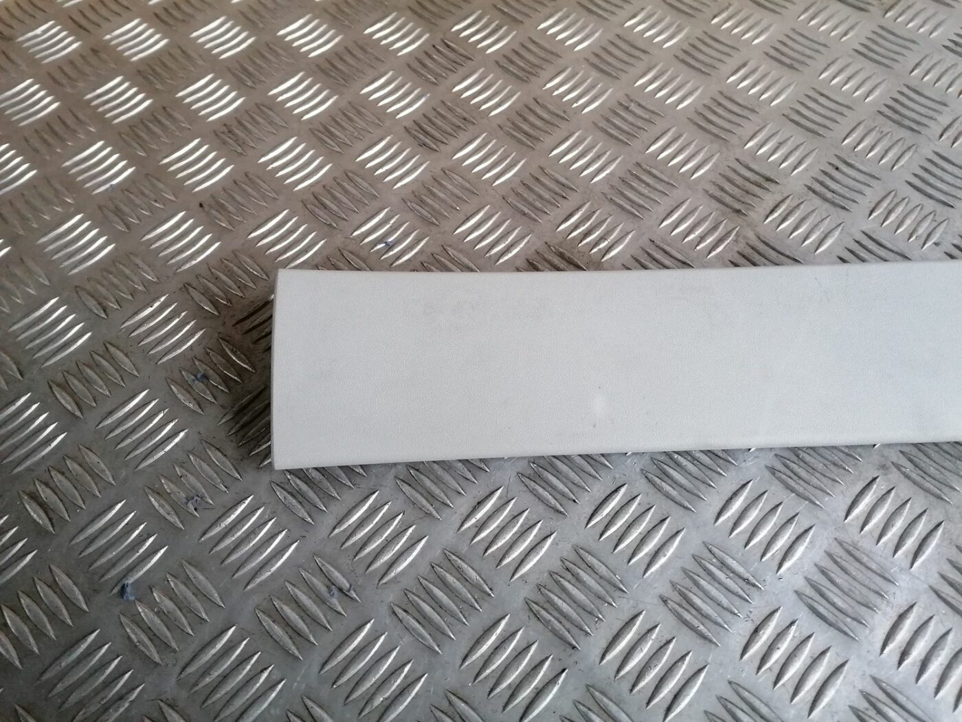 Bagāžnieka vāka apdare priekš SKODA OCTAVIA 2012 2 Bagāžnieka vāka apdare priekš SKODA OCTAVIA 2012