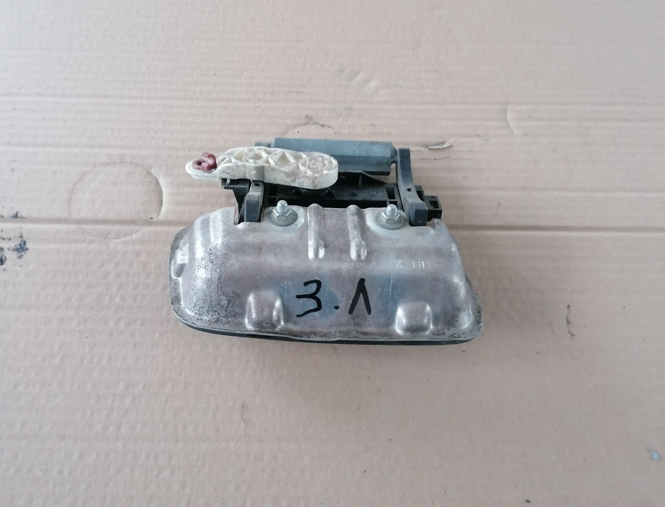 Aizmugurējais kreisais durvju rokturis priekš OPEL ZAFIRA 2002 5 Aizmugurējais kreisais durvju rokturis priekš OPEL ZAFIRA 2002