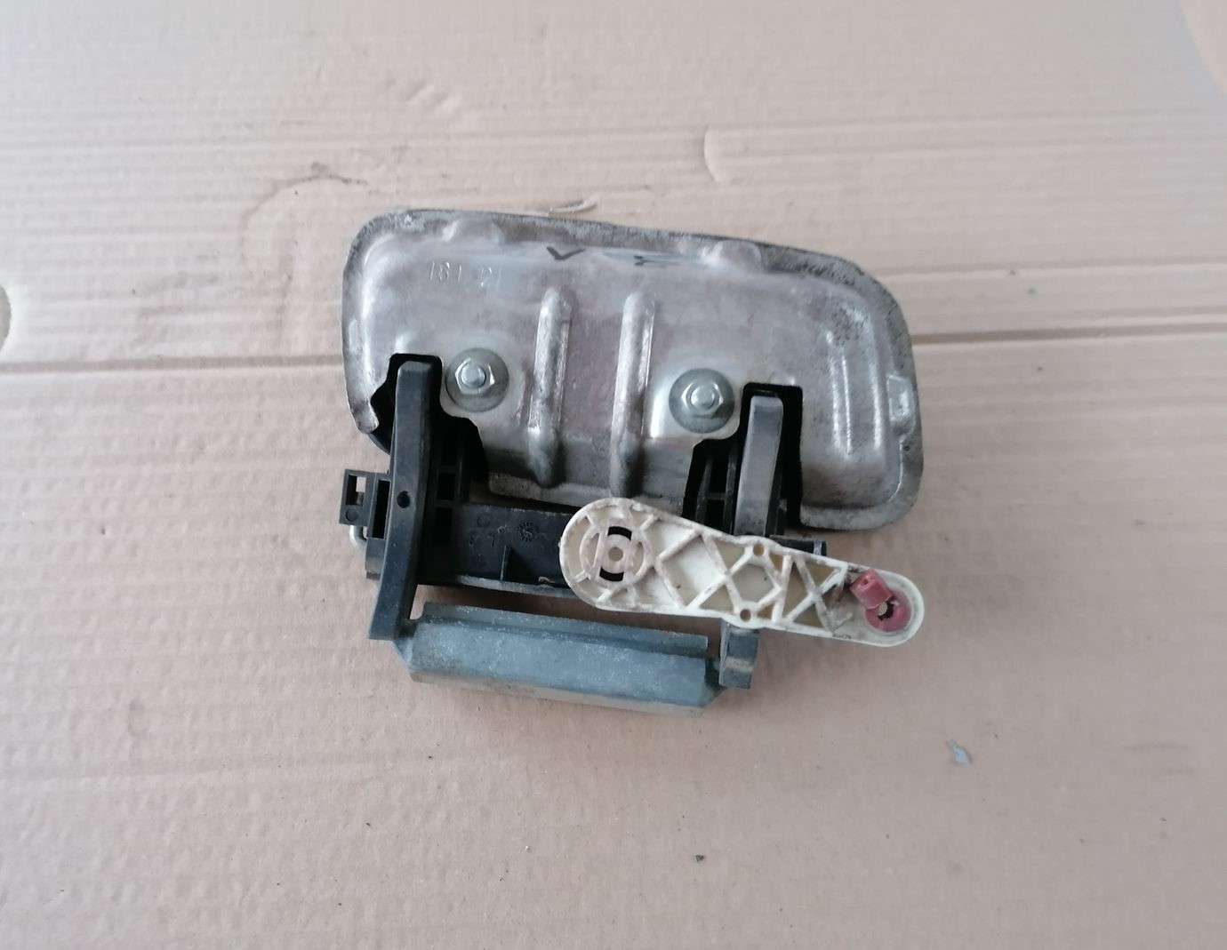 Aizmugurējais kreisais durvju rokturis priekš OPEL ZAFIRA 2002 3 Aizmugurējais kreisais durvju rokturis priekš OPEL ZAFIRA 2002