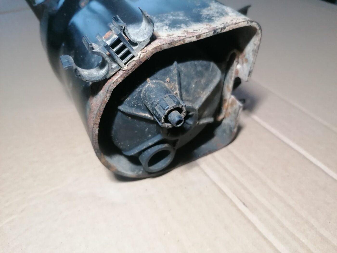 Degvielas filtra korpuss priekš OPEL ZAFIRA 2002 3 Degvielas filtra korpuss priekš OPEL ZAFIRA 2002