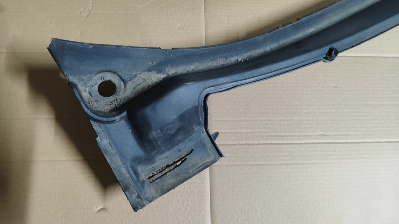 Vējstikla uzlikas (deflektora) režģis priekš OPEL ZAFIRA 2002 2 Vējstikla uzlikas (deflektora) režģis priekš OPEL ZAFIRA 2002