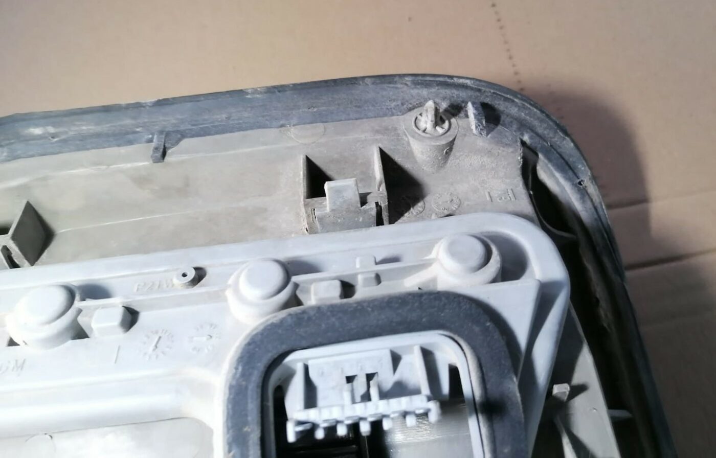 Aizmugurējais kreisais lukturis priekš OPEL ZAFIRA 2002 3 Aizmugurējais kreisais lukturis priekš OPEL ZAFIRA 2002