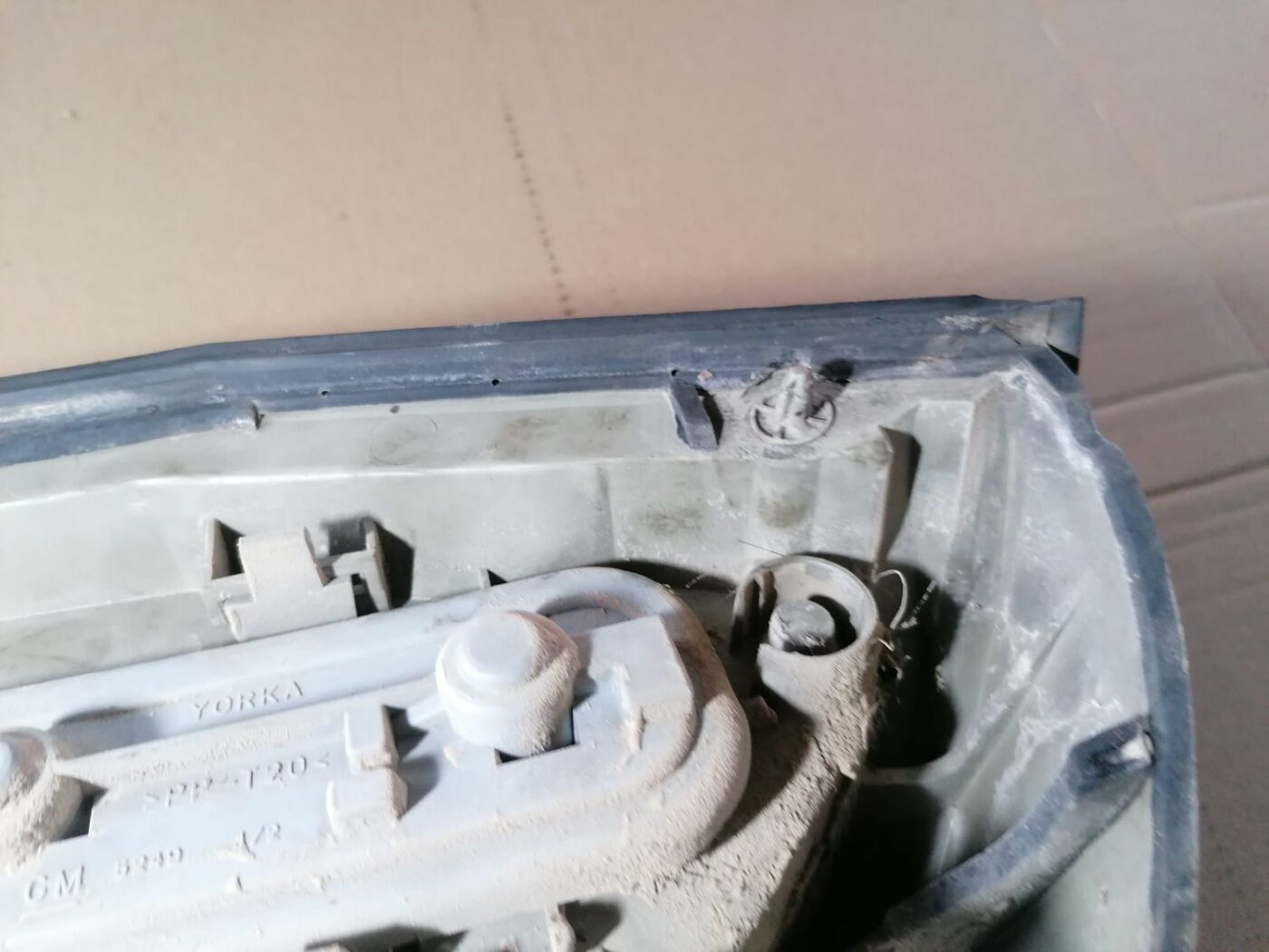 Aizmugurējais labais lukturis priekš OPEL ZAFIRA 2002 8 Aizmugurējais labais lukturis priekš OPEL ZAFIRA 2002