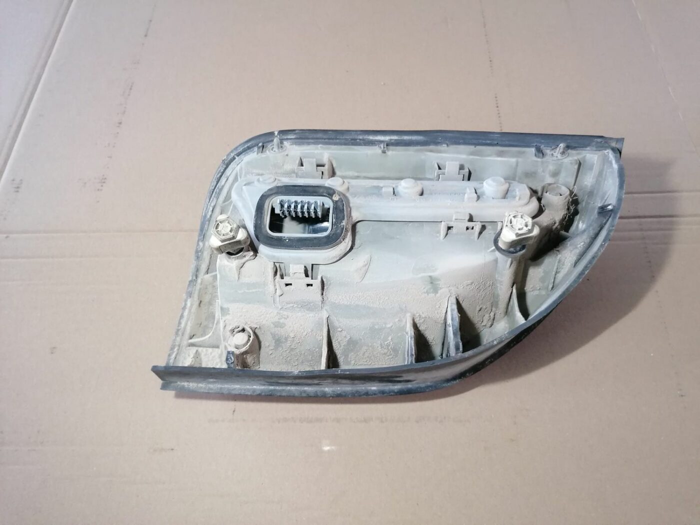 Aizmugurējais labais lukturis priekš OPEL ZAFIRA 2002 6 Aizmugurējais labais lukturis priekš OPEL ZAFIRA 2002