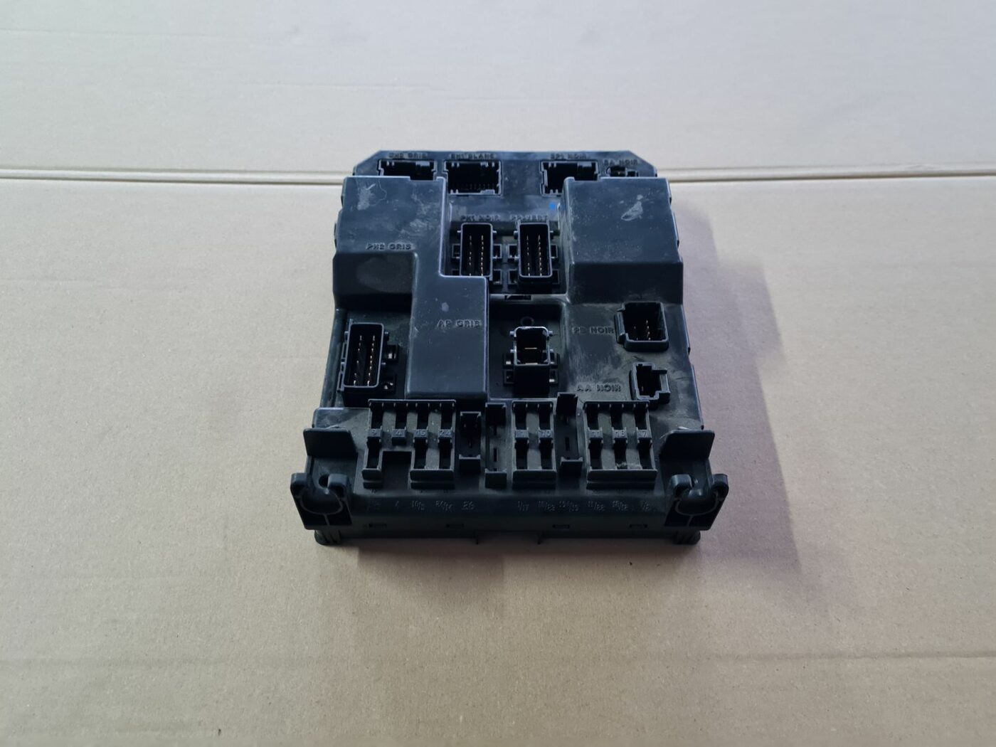 Drošinātāju bloks priekš PEUGEOT 307 2003 1 Drošinātāju bloks priekš PEUGEOT 307 2003