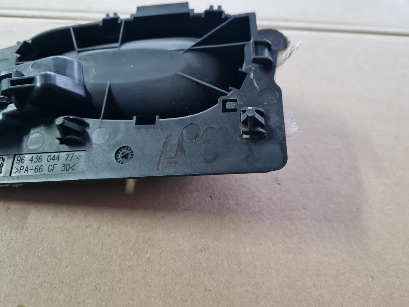 Salona durvju rokturis, aizmugures labais priekš PEUGEOT 307 2003 3 Salona durvju rokturis, aizmugures labais priekš PEUGEOT 307 2003