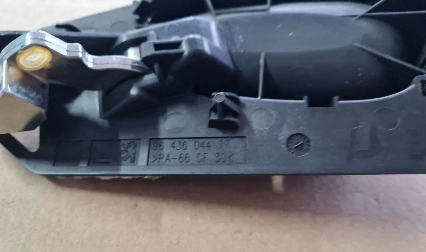 Salona durvju rokturis, aizmugures labais priekš PEUGEOT 307 2003 4 Salona durvju rokturis, aizmugures labais priekš PEUGEOT 307 2003