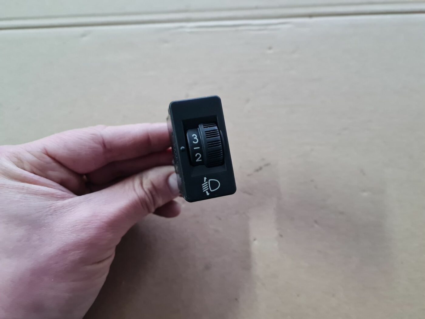 Lukturu augstuma regulēšanas poga priekš PEUGEOT 307 2003 1 Lukturu augstuma regulēšanas poga priekš PEUGEOT 307 2003