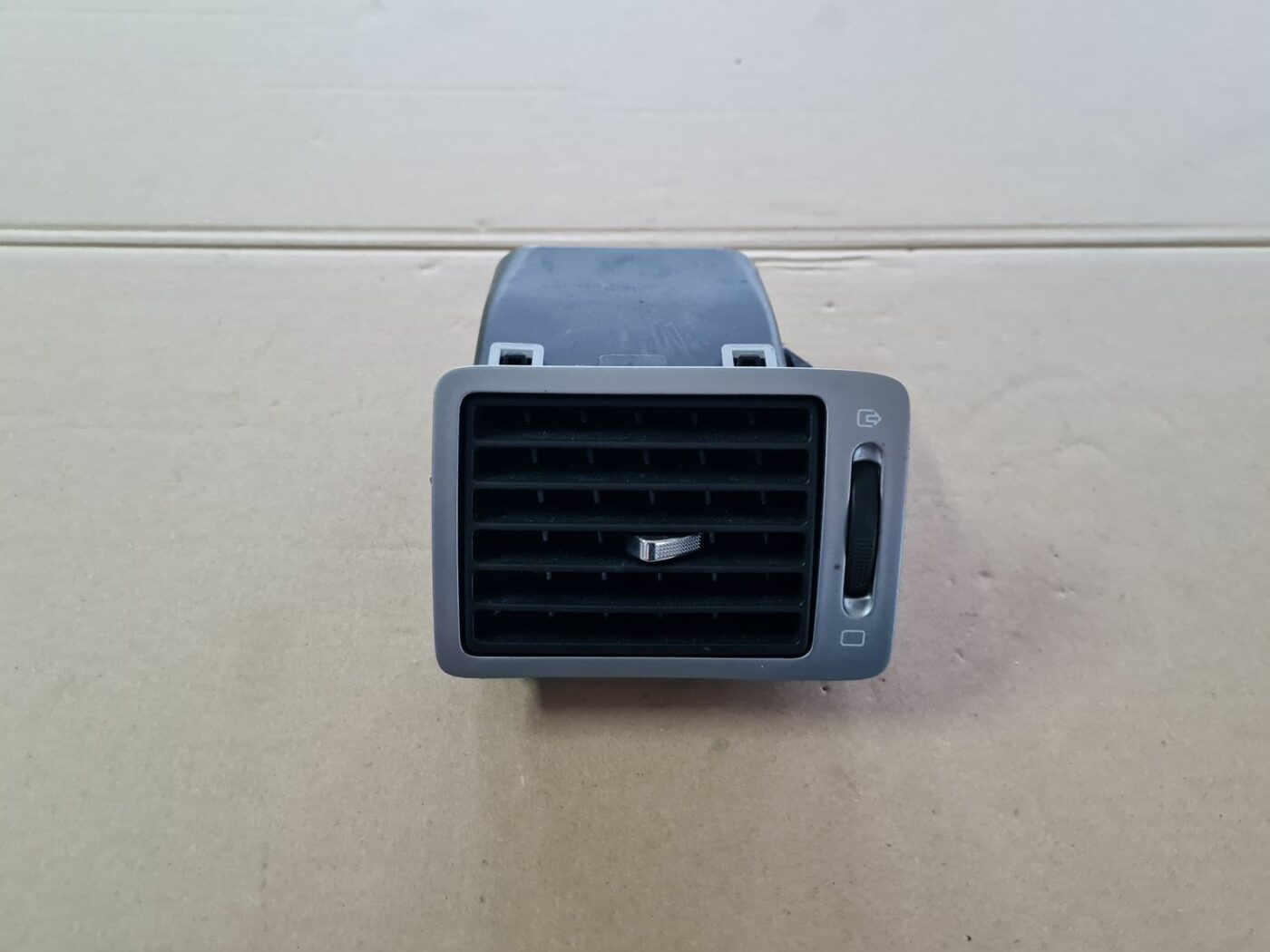 Mērinstrumentu paneļa gaisa vads, pa labi priekš PEUGEOT 307 2003 1 Mērinstrumentu paneļa gaisa vads, pa labi priekš PEUGEOT 307 2003