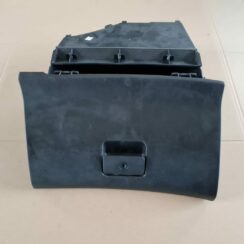 Mantu glabāšanas nodalījums pasažiera pusē priekš PEUGEOT 307 2003