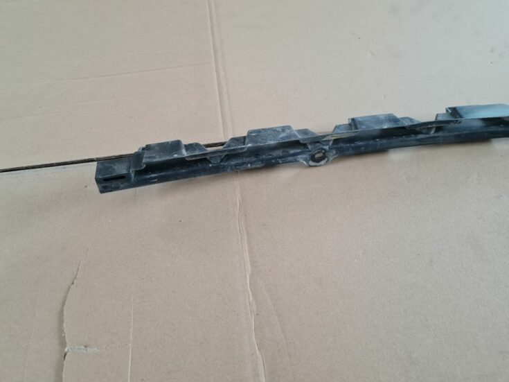 Aizmugurējā bufera centrālais stiprinājums priekš PEUGEOT 307 2003