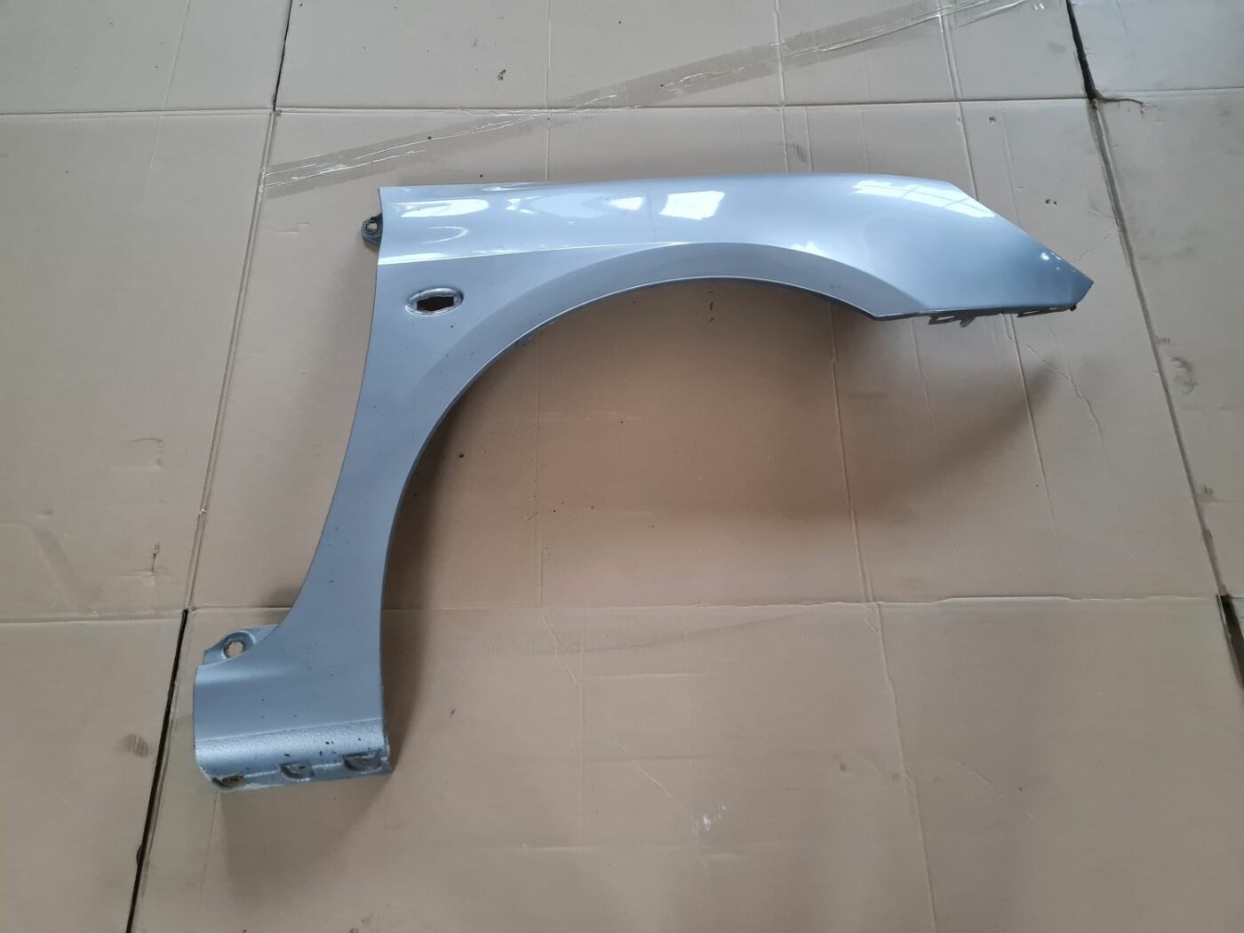 Priekšējais labais spārns priekš PEUGEOT 307 2003 1 Priekšējais labais spārns priekš PEUGEOT 307 2003