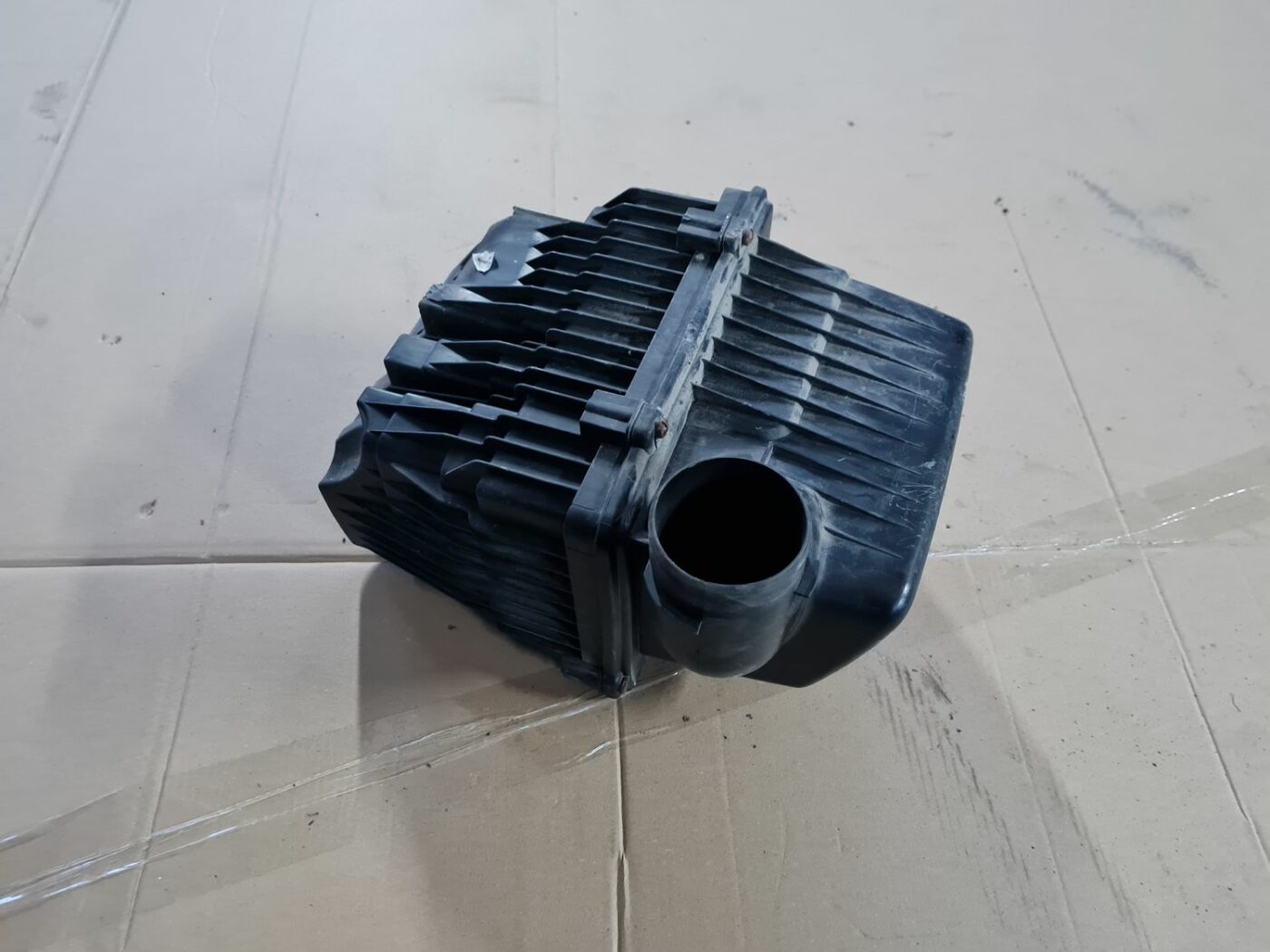 Gaisa filtra korpuss priekš PEUGEOT 307 2003 2 Gaisa filtra korpuss priekš PEUGEOT 307 2003