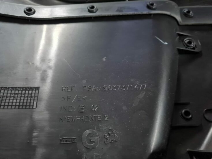Aizmugurējo kreiso durvju apdare priekš PEUGEOT 307 2003