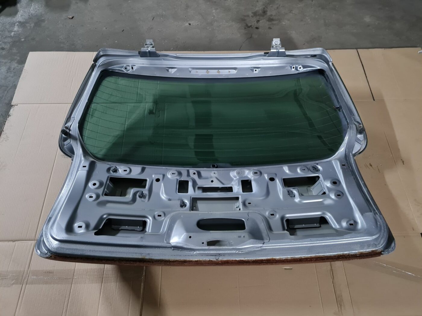 Bagāžnieka vāks priekš PEUGEOT 307 2003 2 Bagāžnieka vāks priekš PEUGEOT 307 2003