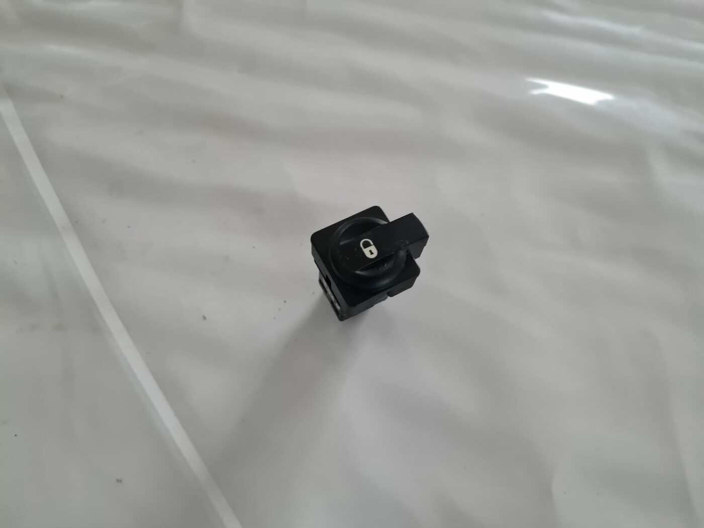 Atvēršanas/aizvēršanas poga priekš CITROEN C4 2006-2 1 Atvēršanas/aizvēršanas poga priekš CITROEN C4 2006-2