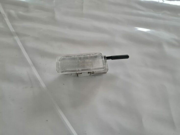 Apgaismojums mērinstrumentu paneļa mantu nodalījumā priekš CITROEN C4 2006-2