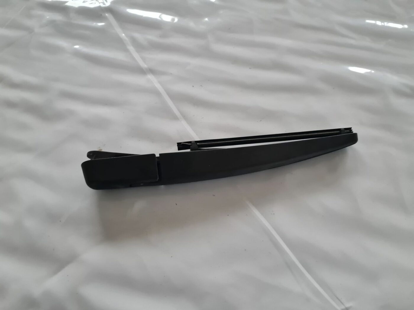 Aizmugurējā loga tīrītāja slotiņa priekš CITROEN C4 2006-2 1 Aizmugurējā loga tīrītāja slotiņa priekš CITROEN C4 2006-2