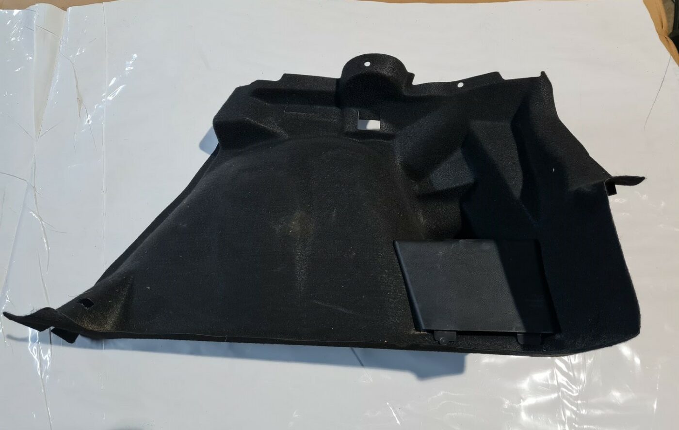 Bagāžnieka nodalījuma sānu apdare priekš CITROEN C4 2006-2 1 Bagāžnieka nodalījuma sānu apdare priekš CITROEN C4 2006-2