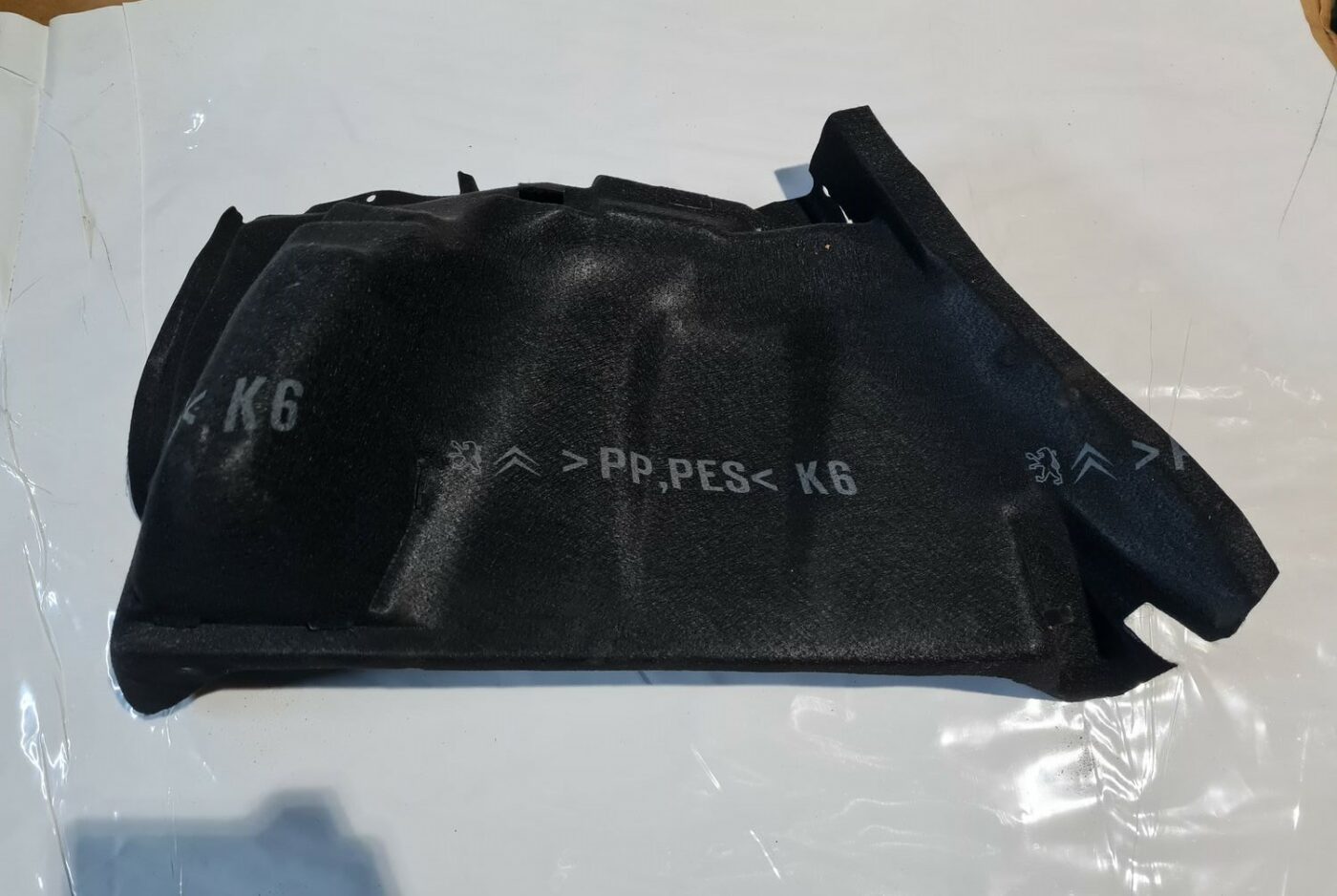 Bagāžnieka nodalījuma sānu apdare priekš CITROEN C4 2006-2 2 Bagāžnieka nodalījuma sānu apdare priekš CITROEN C4 2006-2