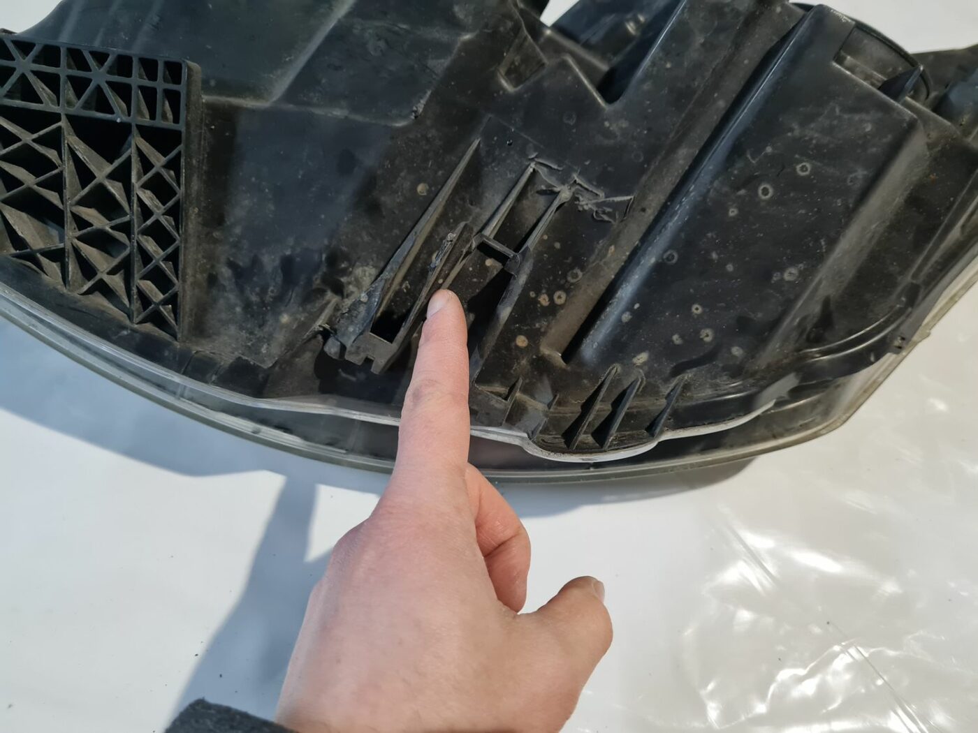 Priekšējais labais lukturis priekš CITROEN C4 2006-2 3 Priekšējais labais lukturis priekš CITROEN C4 2006-2