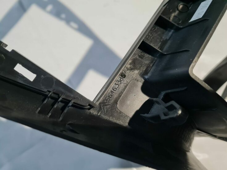 Centrālās konsoles dekoratīvais rāmis priekš CITROEN C4 2006-2