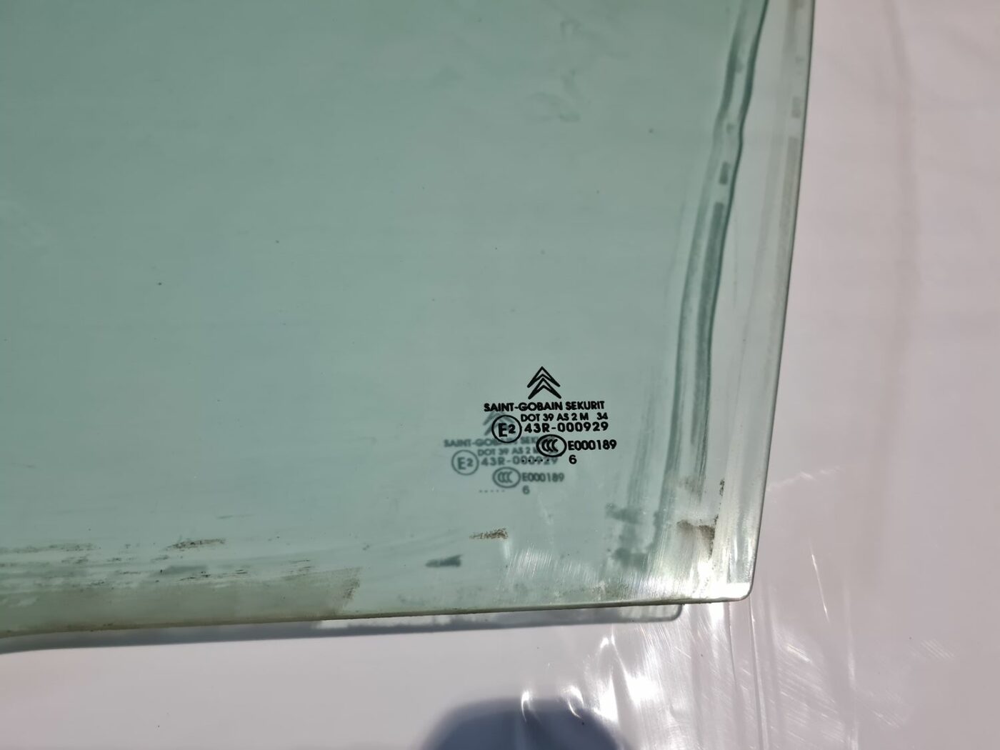 Priekšējo kreiso durvju stikls priekš CITROEN C4 2006-2 2 Priekšējo kreiso durvju stikls priekš CITROEN C4 2006-2