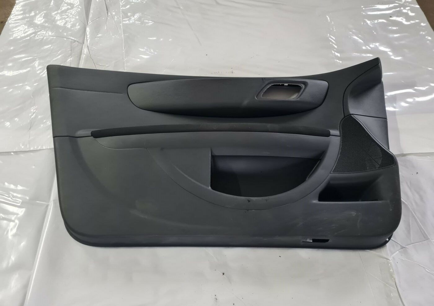 Priekšējo kreiso durvju apdare priekš CITROEN C4 2006-2 1 Priekšējo kreiso durvju apdare priekš CITROEN C4 2006-2