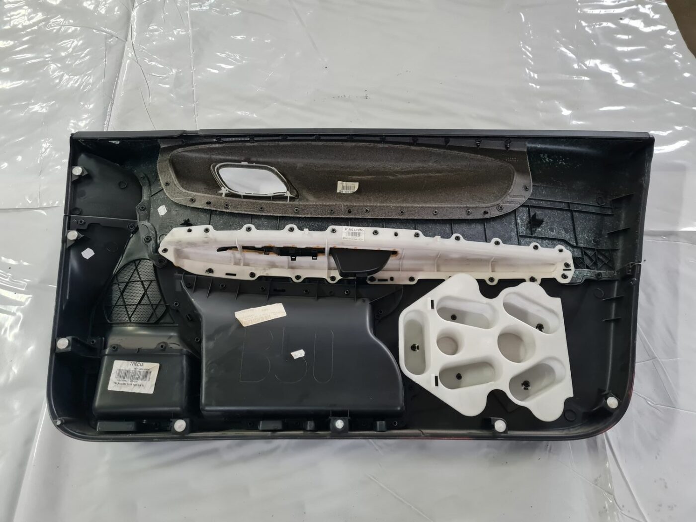 Priekšējo kreiso durvju apdare priekš CITROEN C4 2006-2 2 Priekšējo kreiso durvju apdare priekš CITROEN C4 2006-2