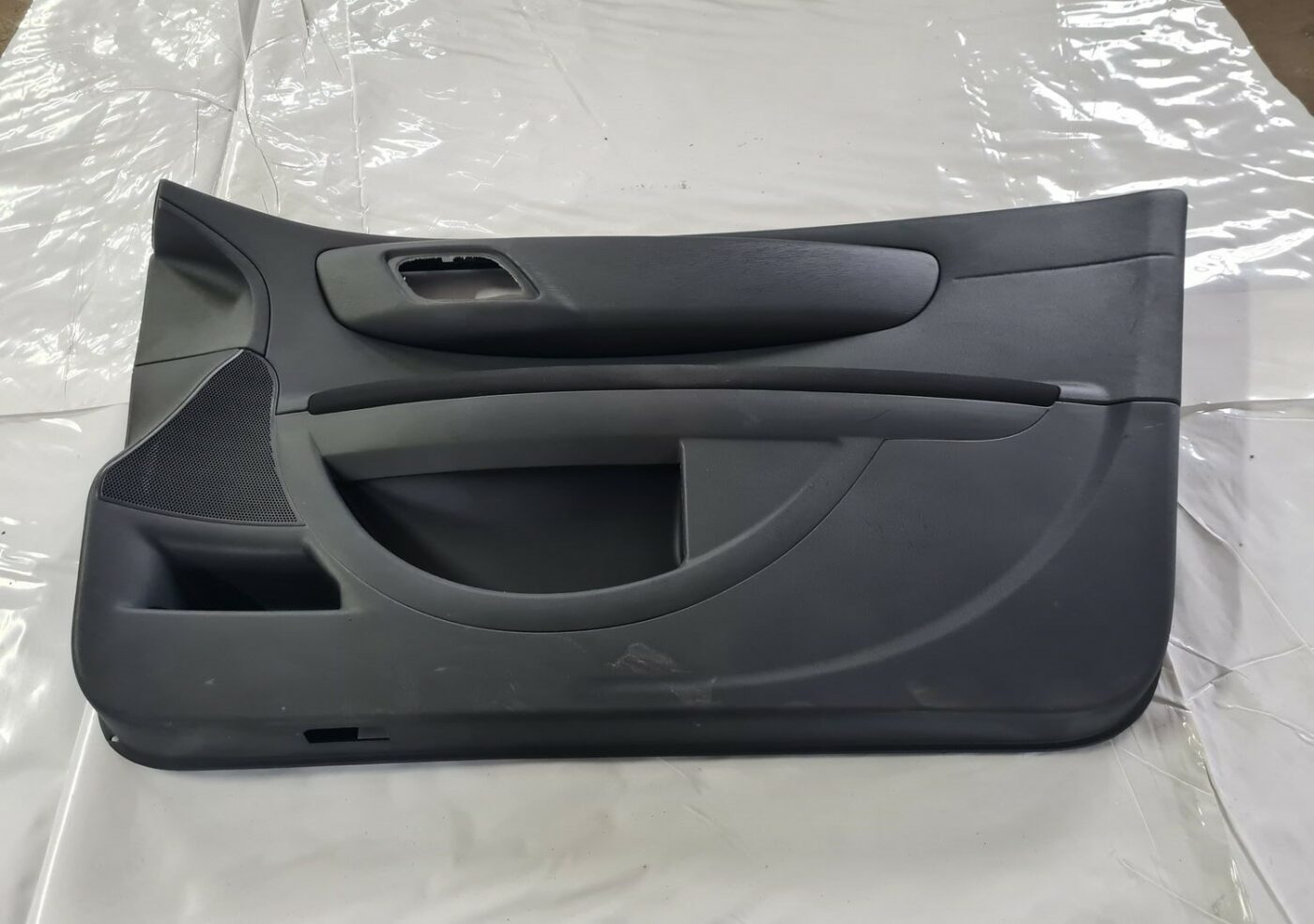 Priekšējo labo durvju apdare priekš CITROEN C4 2006-2 1 Priekšējo labo durvju apdare priekš CITROEN C4 2006-2