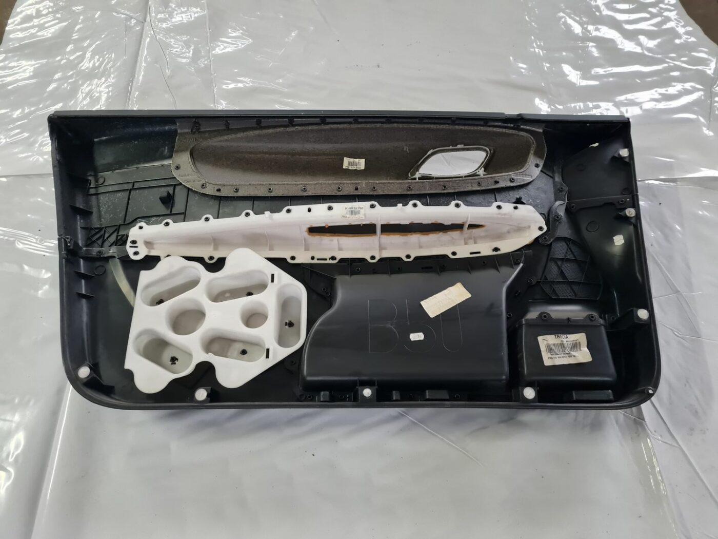 Priekšējo labo durvju apdare priekš CITROEN C4 2006-2 2 Priekšējo labo durvju apdare priekš CITROEN C4 2006-2