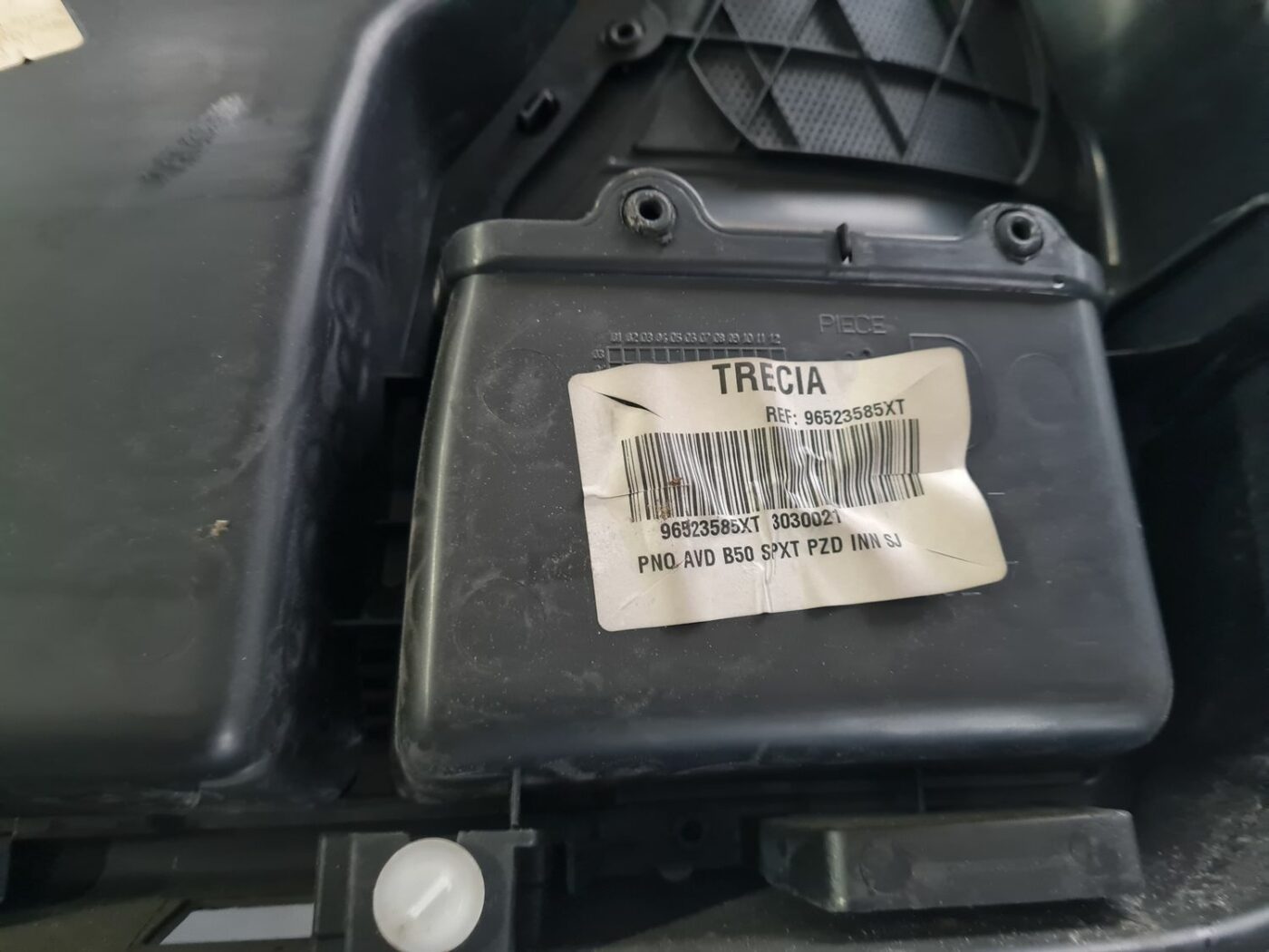 Priekšējo labo durvju apdare priekš CITROEN C4 2006-2 5 Priekšējo labo durvju apdare priekš CITROEN C4 2006-2