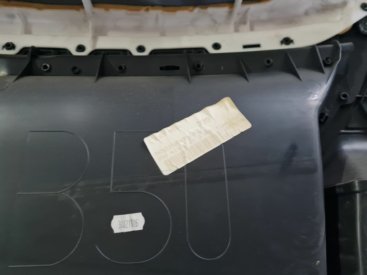 Priekšējo labo durvju apdare priekš CITROEN C4 2006-2 4 Priekšējo labo durvju apdare priekš CITROEN C4 2006-2