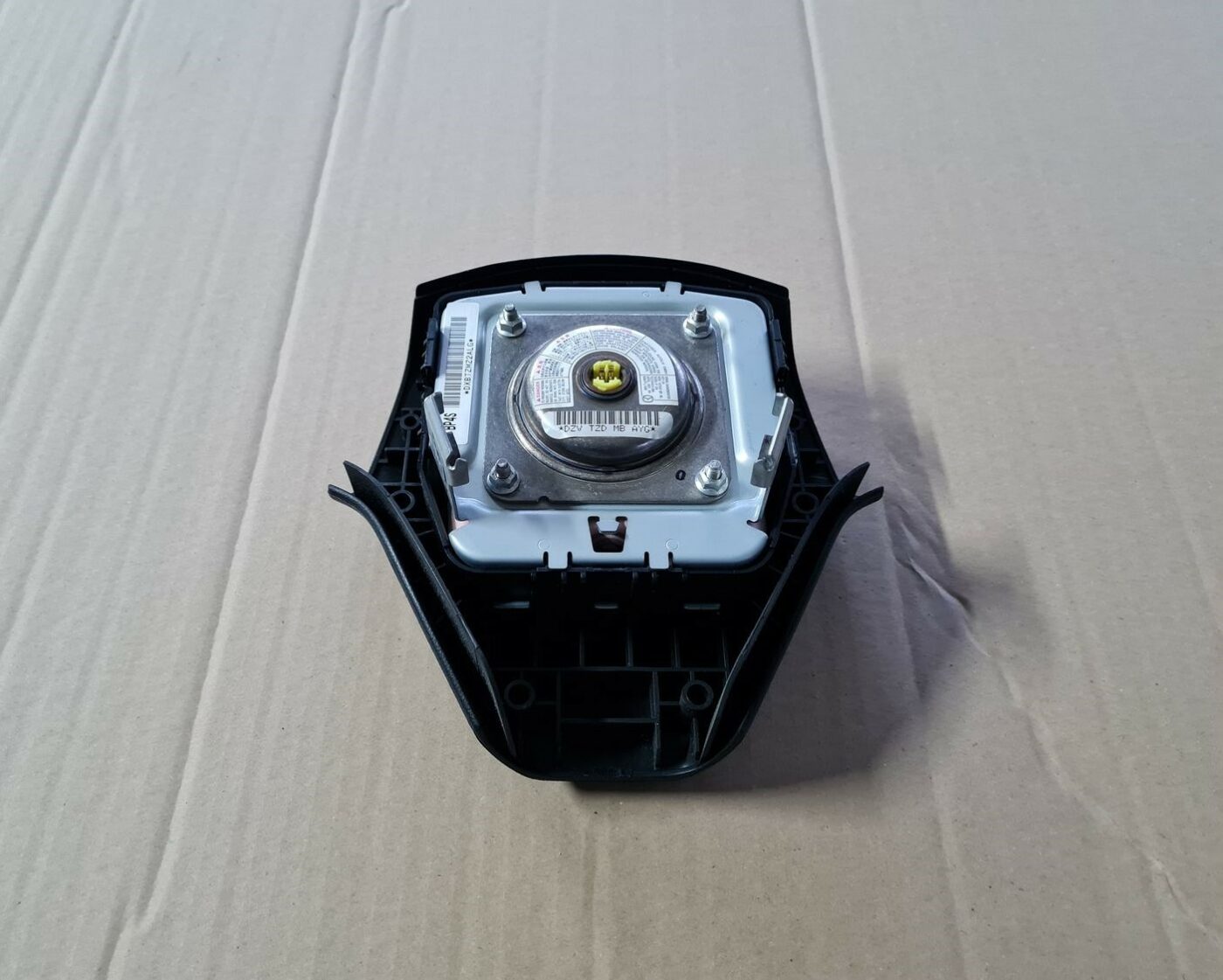 Stūres drošības spilvens priekš MAZDA 3 2007 2 Stūres drošības spilvens priekš MAZDA 3 2007