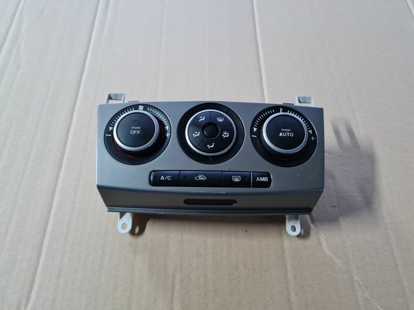 Klimata kontroles bloks priekš MAZDA 3 2007 1 Klimata kontroles bloks priekš MAZDA 3 2007