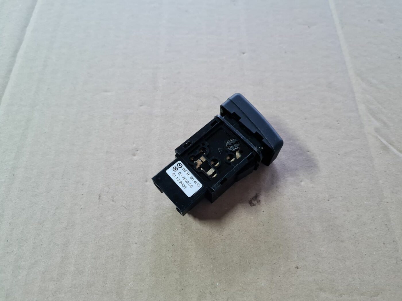 Trauksmes poga priekš MAZDA 3 2007 2 Trauksmes poga priekš MAZDA 3 2007