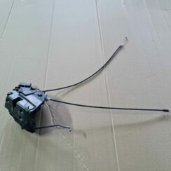 Aizmugurējo labo durvju slēdzene priekš MAZDA 3 2007