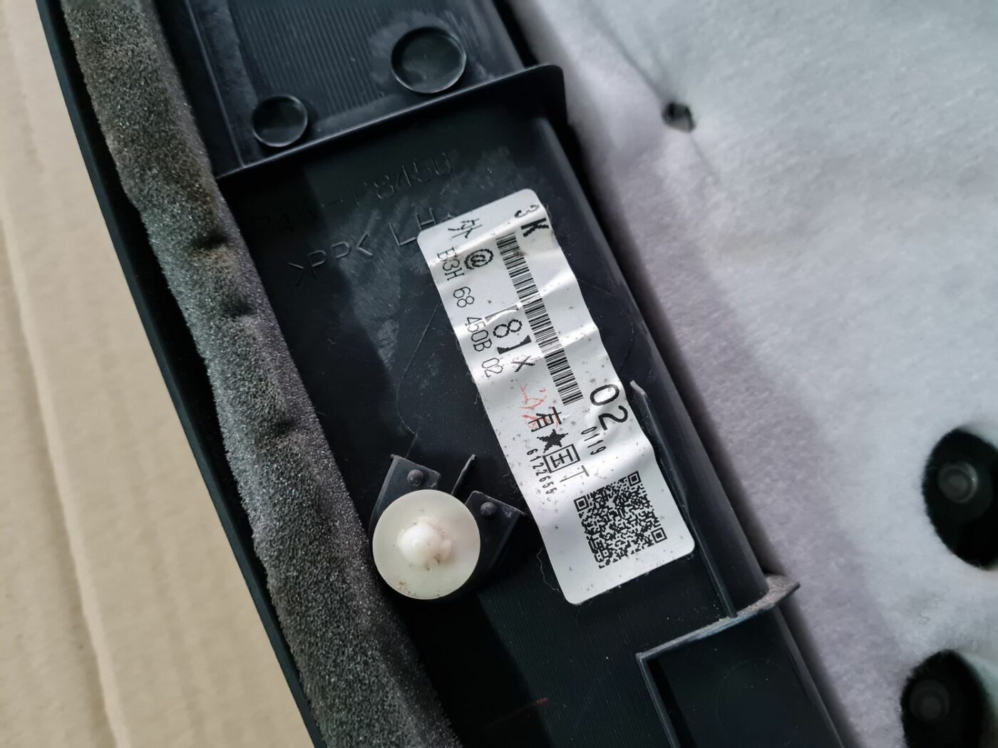 Priekšējo kreiso durvju apdare priekš MAZDA 3 2007 3 Priekšējo kreiso durvju apdare priekš MAZDA 3 2007