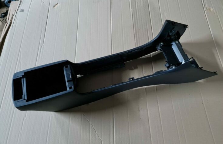 Centrālās konsoles apdares lielākā daļa priekš MAZDA 3 2007