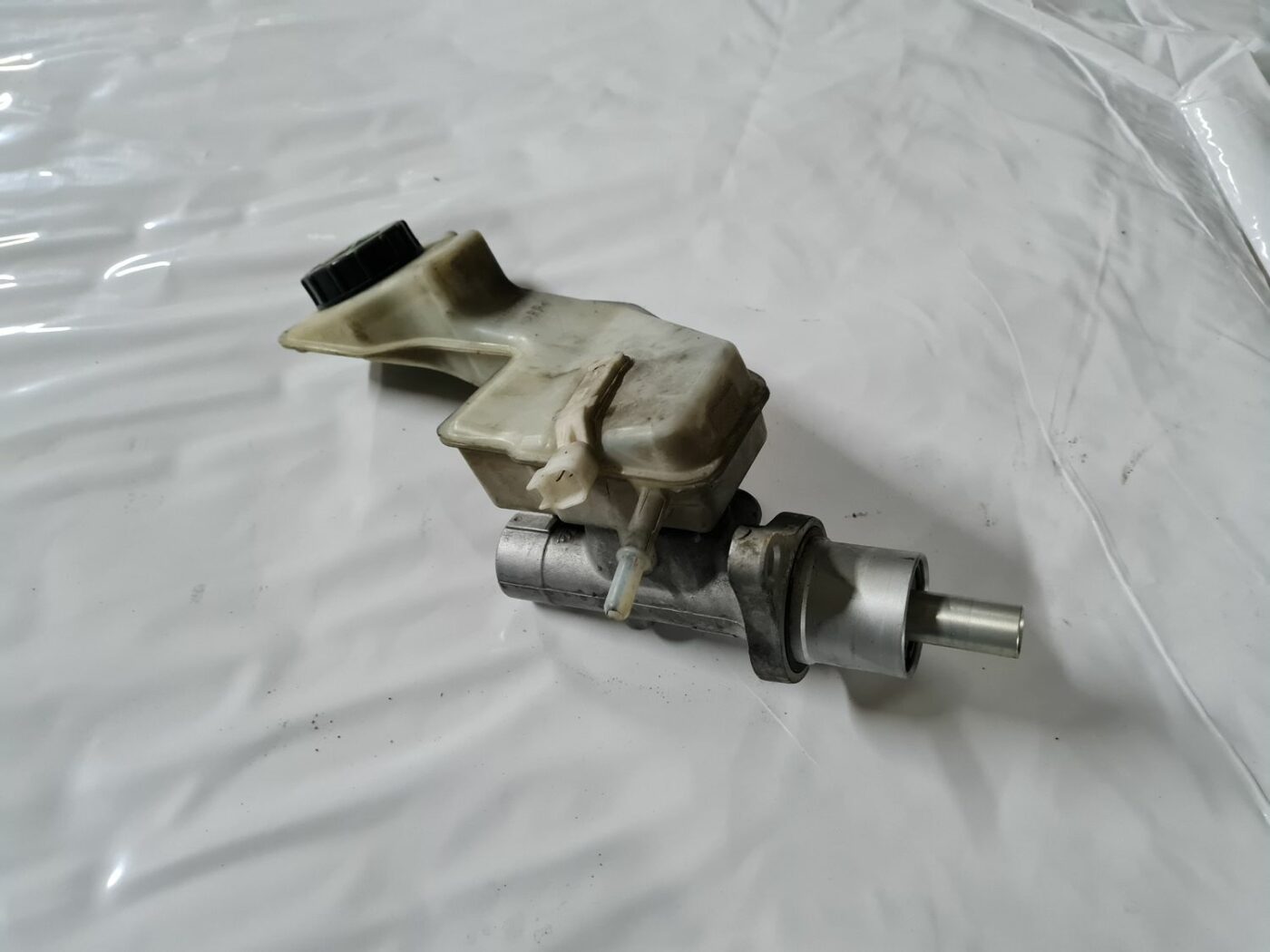 Bremžu pastiprinātāja galvenais cilindrs priekš MAZDA 3 2007 1 Bremžu pastiprinātāja galvenais cilindrs priekš MAZDA 3 2007