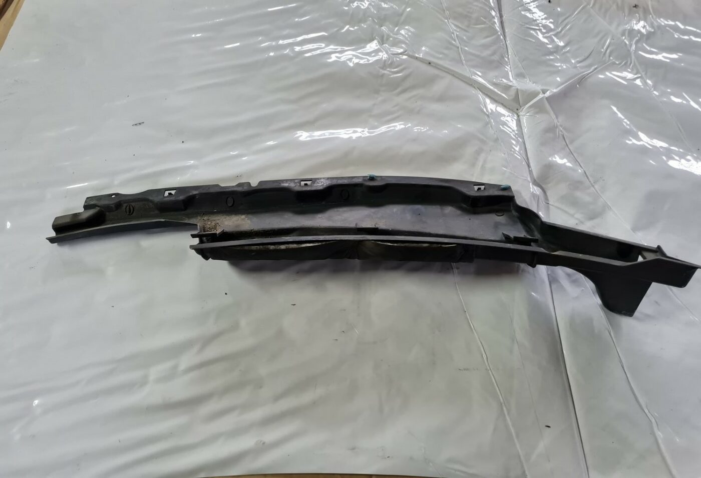 Vējstikla uzlika (deflektors) priekš MAZDA 3 2007 1 Vējstikla uzlika (deflektors) priekš MAZDA 3 2007