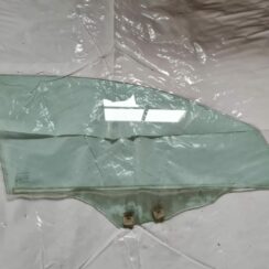 Priekšējo labo durvju stikls priekš MAZDA 3 2007